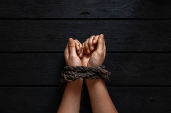 Sonho de ser feito refém – significado e simbolismo