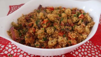 Farofa Natalina com Abacaxi: Receita Atualizada, Agridoce e Perfeita para a Ceia de Natal