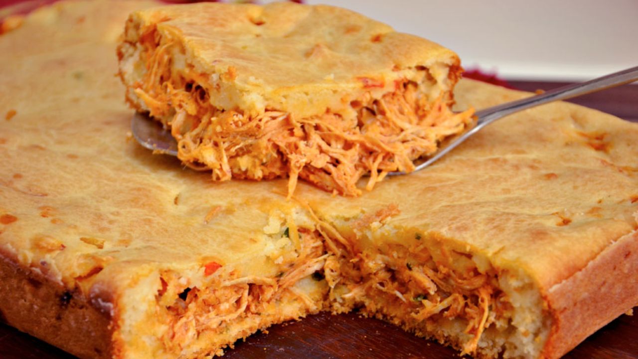 Torta Salgada de Frango com Purêzinho: Receita Atualizada, Cremosa e Irresistível