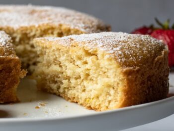 Bolo de Aveia e Iogurte: Receita Simples, Saudável e Perfeita para o Dia a Dia