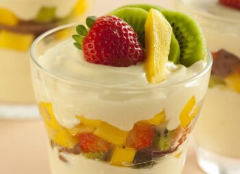 Receita de Salada de Frutas com Mousse de Limão: Sobremesa Cremosa e Refrescante